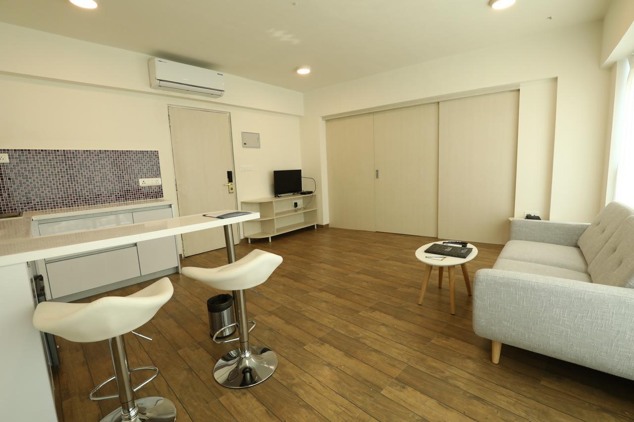 Rajhans Belliza Service Apartment Szúrat Kültér fotó